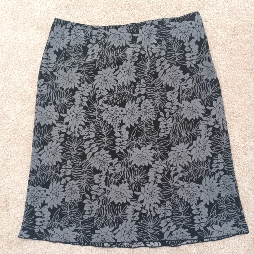 Y2K Vintage Express Black & Gray floral skirt size 13/14